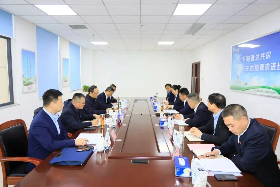 省政府國資委黨委書記、主任李濤一行到花花牛乳業(yè)集團(tuán)調(diào)研