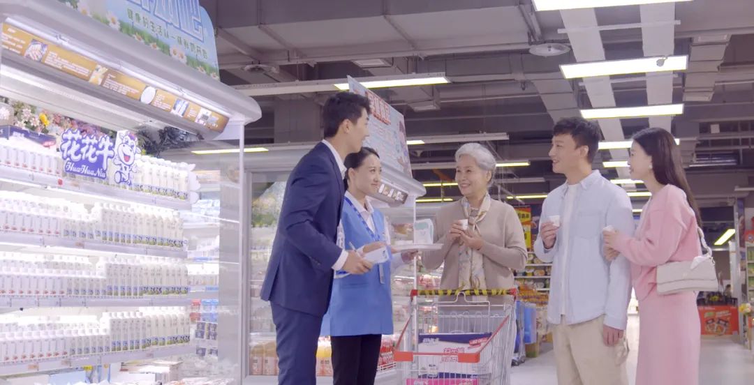 點(diǎn)贊！河南日?qǐng)?bào)要聞02版——報(bào)道花花牛乳業(yè)集團(tuán)鄭州分公司乳制品生產(chǎn)場(chǎng)景，彰顯花花牛乳業(yè)集團(tuán)發(fā)展新活力