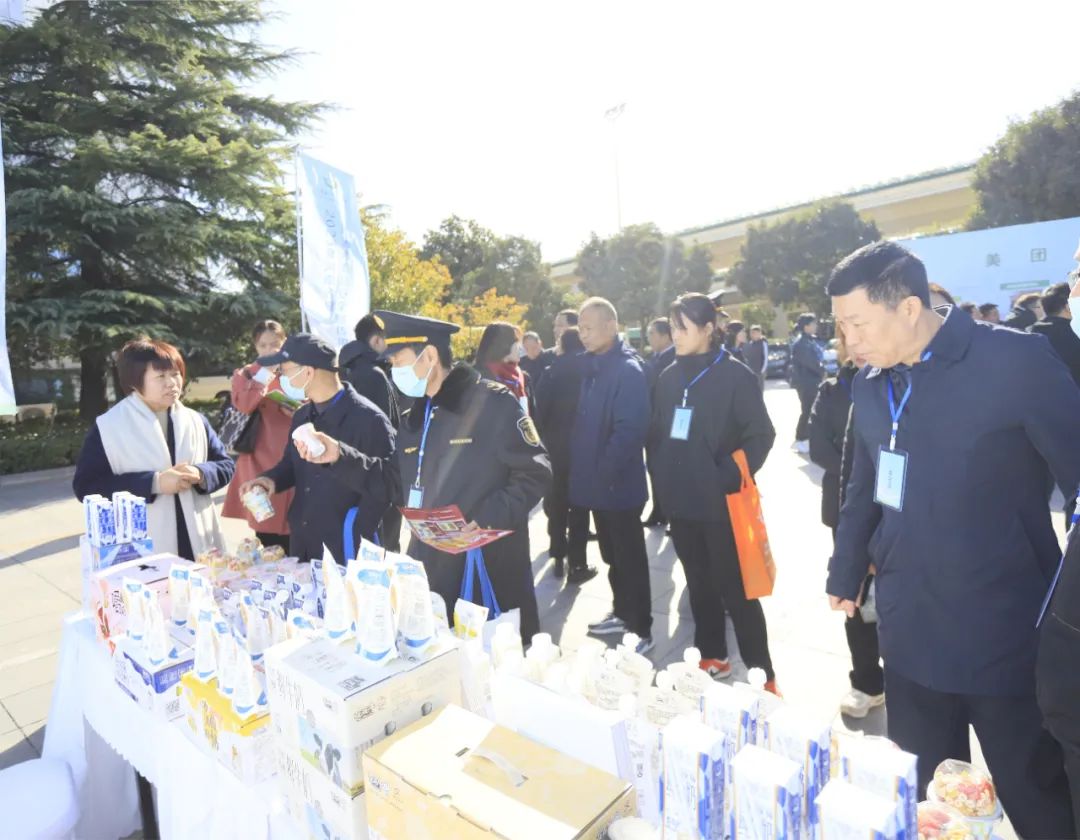 花花牛丨落實(shí)食品生產(chǎn)加工企業(yè)質(zhì)量安全主體責(zé)任，助力人民群眾生活更美好——2023年河南省暨鄭州食品安全宣傳周啟動(dòng)儀式隆重舉行