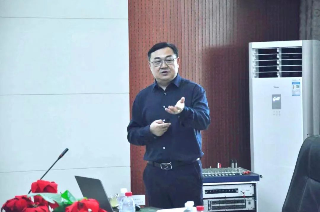 花花牛丨國家奶牛產(chǎn)業(yè)技術(shù)體系首席科學(xué)家、中國農(nóng)業(yè)大學(xué)教授李勝利一行蒞臨花花牛魯山瑞亞參觀調(diào)研