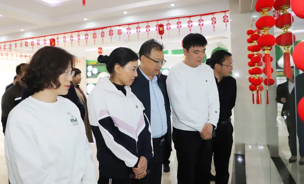 花花牛丨駐馬店市遂平縣政協(xié)黨組書(shū)記、主席張衛(wèi)東一行蒞臨花花牛魯山瑞亞牧場(chǎng)參觀