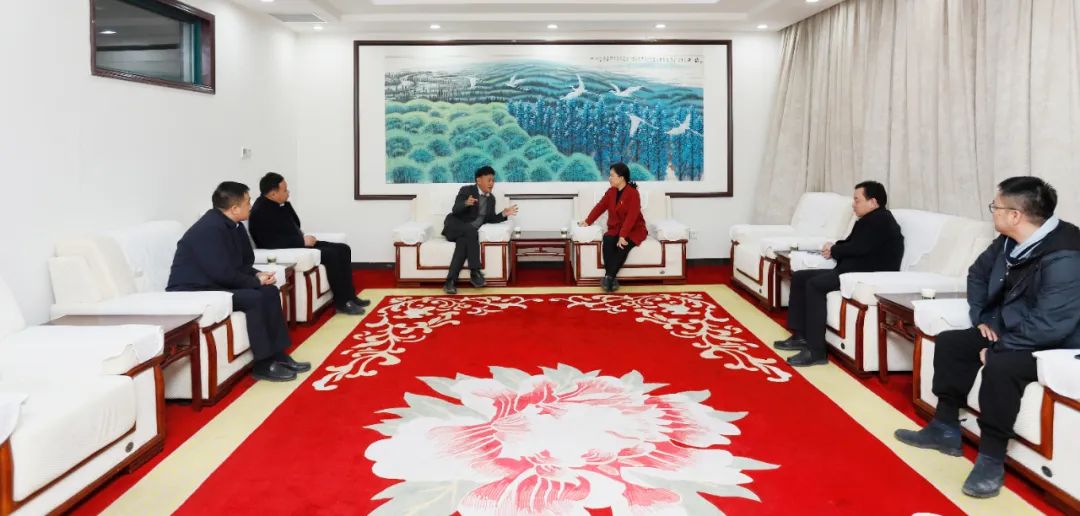 發(fā)揮產(chǎn)業(yè)優(yōu)勢(shì) 助力鄉(xiāng)村振興 | 民權(quán)縣委副書記、縣長(zhǎng)王靜嫻會(huì)見(jiàn)關(guān)曉彥董事長(zhǎng)一行