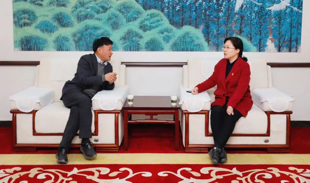 發(fā)揮產(chǎn)業(yè)優(yōu)勢(shì) 助力鄉(xiāng)村振興 | 民權(quán)縣委副書記、縣長(zhǎng)王靜嫻會(huì)見(jiàn)關(guān)曉彥董事長(zhǎng)一行