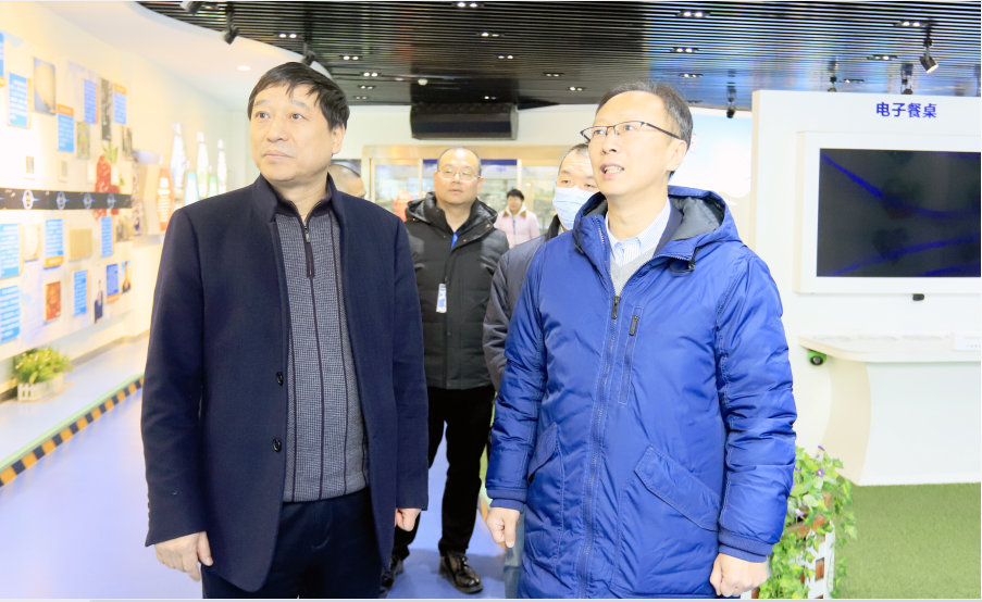 花花牛丨東北農(nóng)大食品學(xué)院院長、中原食品實驗室首席科學(xué)家姜毓君教授蒞臨花花牛乳業(yè)集團調(diào)研