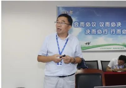 繼往開來 · 再創(chuàng)輝煌 | 花花牛乳業(yè)集團(tuán)召開9月營銷、養(yǎng)殖及飼料月度經(jīng)營工作會議