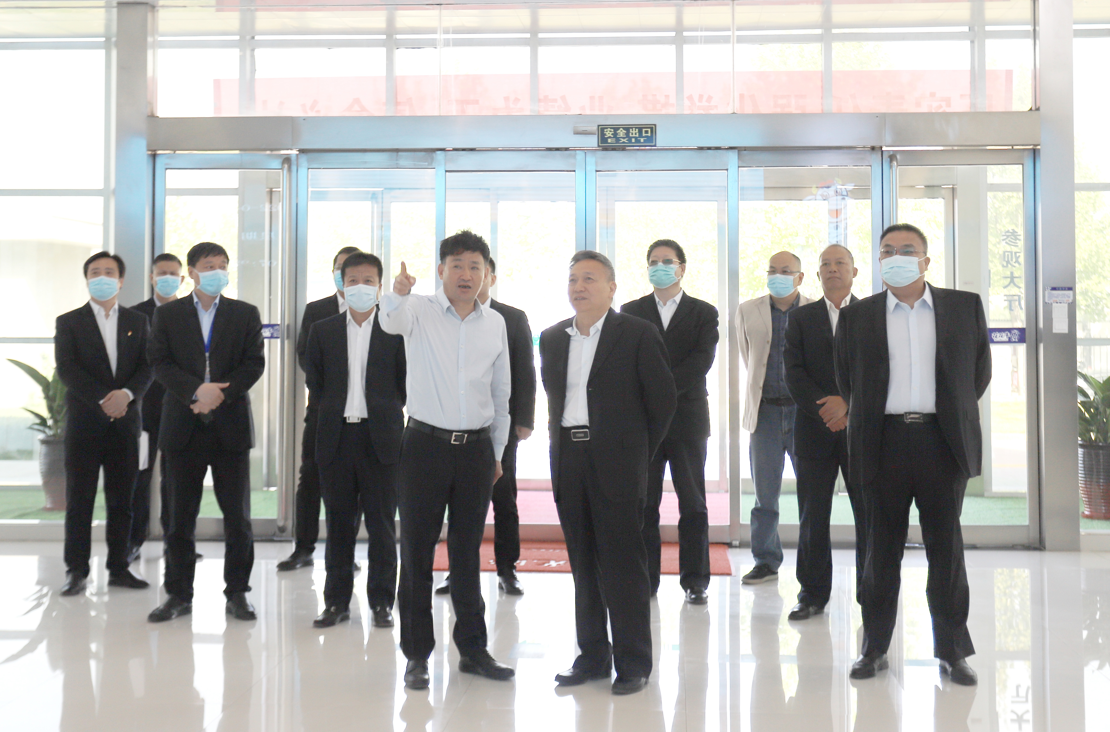 花花牛乳業(yè)集團(tuán)與國(guó)電河南新能源有限公司舉行光伏項(xiàng)目合作開發(fā)簽約儀式