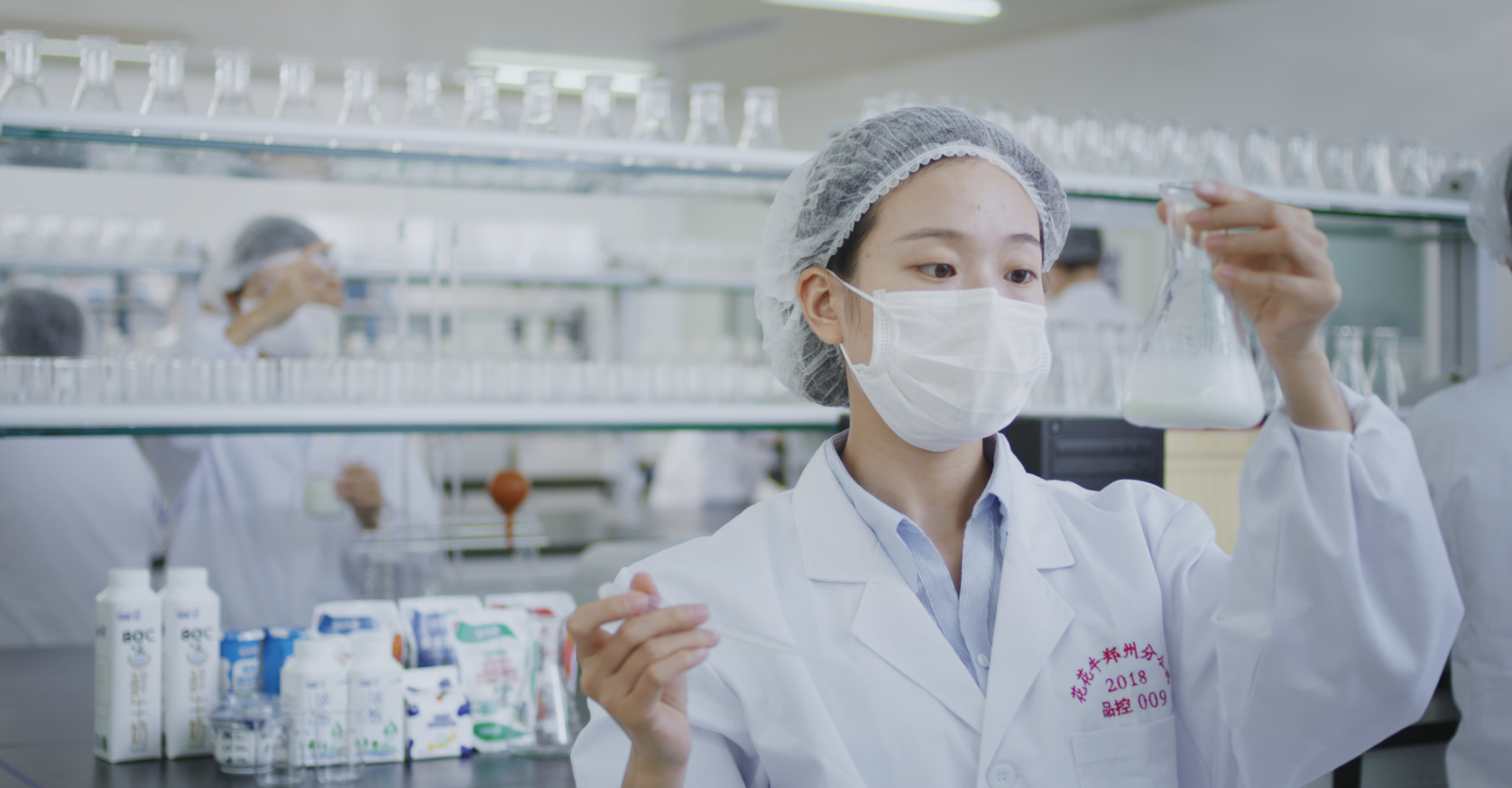 榮膺乳業(yè)三大金獎(jiǎng)，花花牛以產(chǎn)業(yè)融合發(fā)展推進(jìn)奶業(yè)高質(zhì)量發(fā)展