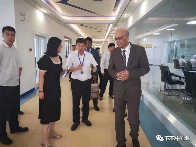 巴基斯坦駐華大使莫因·哈克 蒞臨花花牛乳業(yè)集團(tuán)參觀(guān)訪(fǎng)問(wèn)