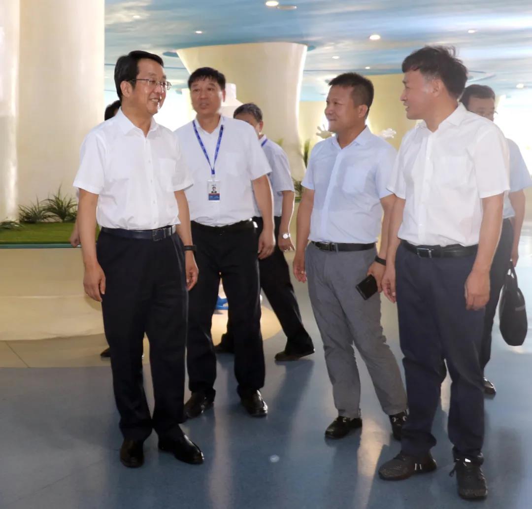 河南省高級(jí)人民法院院長(zhǎng)胡道才一行蒞臨花花牛乳業(yè)集團(tuán)開(kāi)展“萬(wàn)人助萬(wàn)企”活動(dòng) 助力企業(yè)發(fā)展