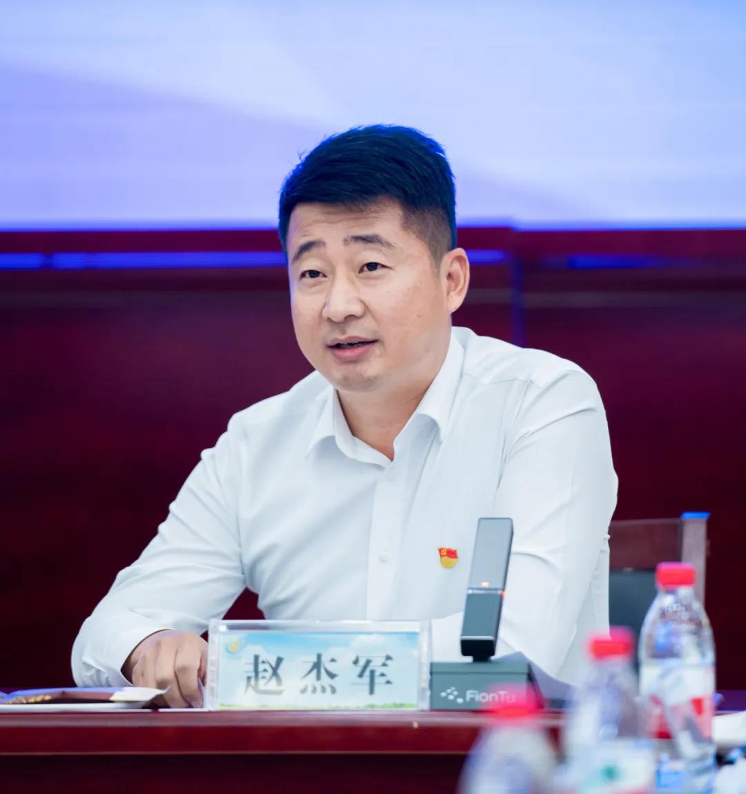 花花牛| 蘭考縣人民政府與蒙牛、花花牛達(dá)成戰(zhàn)略合作 助力河南奶業(yè)高質(zhì)量發(fā)展