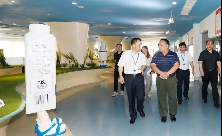 快訊 | 河南省人民政府食品安全委員會辦公室第三批食品安全示范區(qū)驗(yàn)收組領(lǐng)導(dǎo)蒞臨花花牛乳業(yè)集團(tuán)驗(yàn)收食品安全示范區(qū)建設(shè)情況