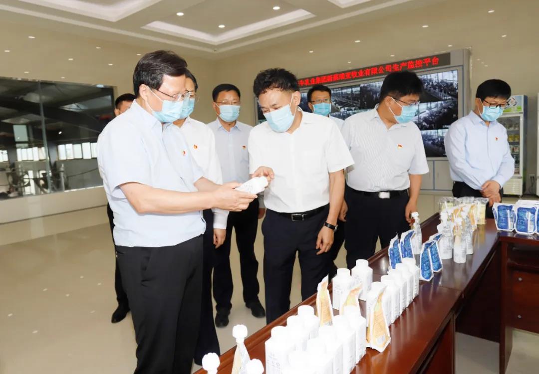 快訊 | 河南省委常委、省紀(jì)委書記、省監(jiān)委主任任正曉蒞臨花花牛乳業(yè)集團(tuán)新蔡瑞亞牧場調(diào)研