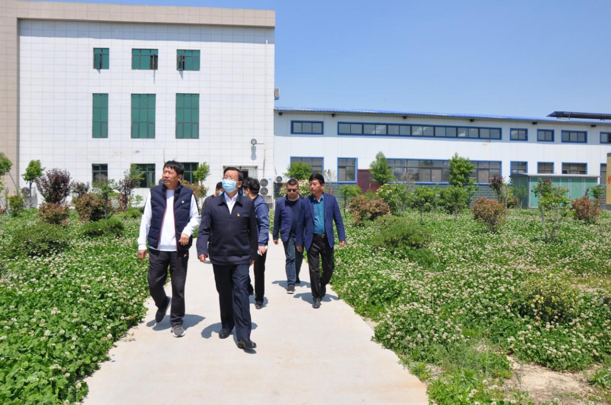 商丘市委常委、宣傳部部長(zhǎng)王全周一行蒞臨睢縣瑞亞牧業(yè)有限公司調(diào)研