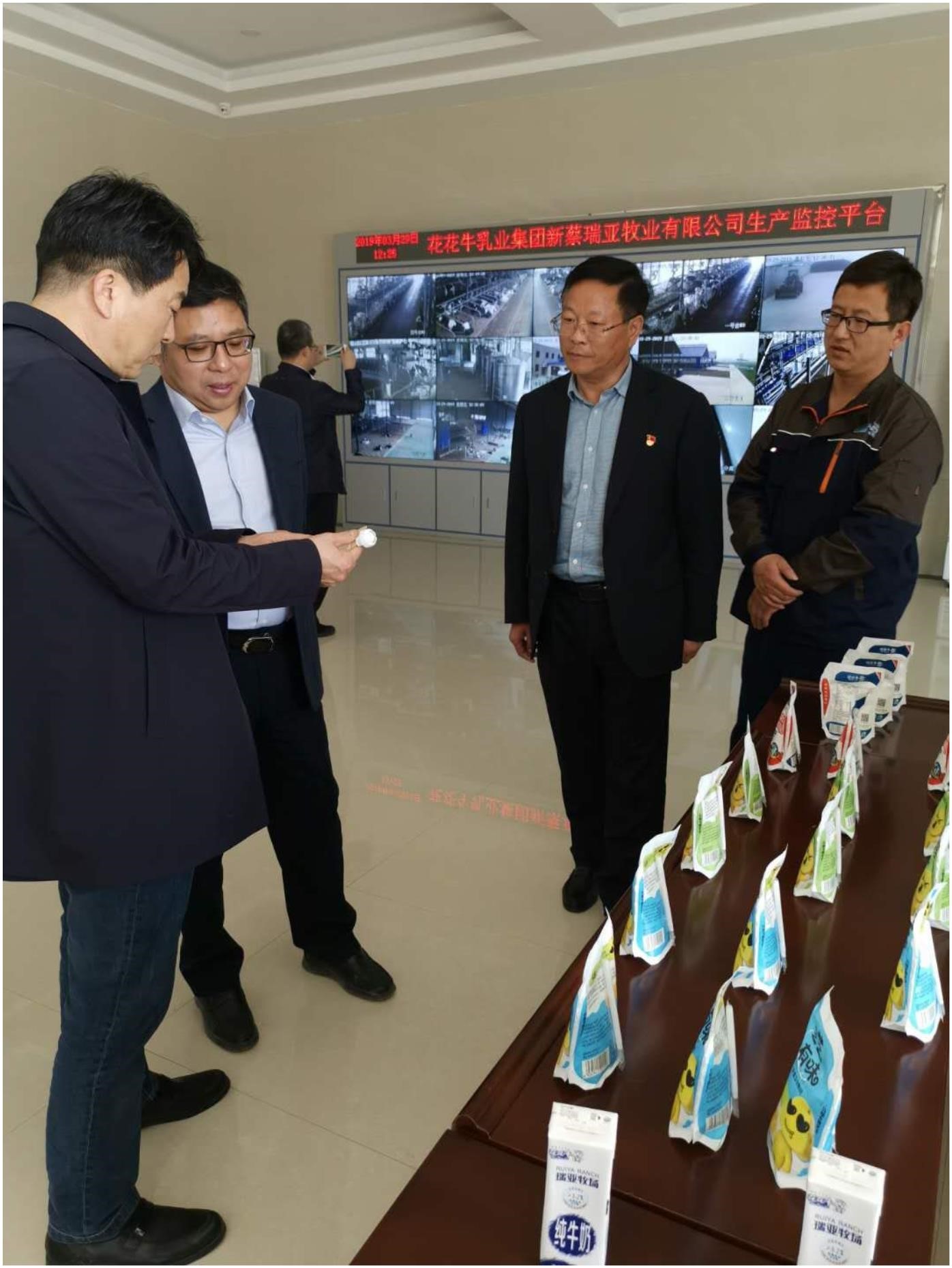 中國建設銀行河南省分行行長石永拴 蒞臨花花牛新蔡瑞亞牧業(yè)有限公司考察調研