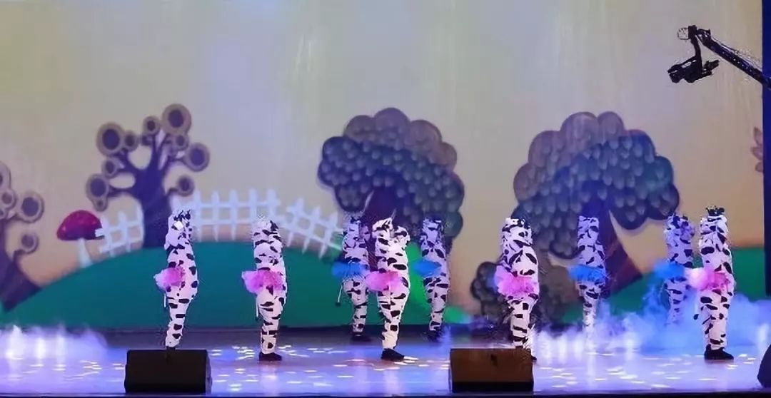 “贏在2019”，花花牛乳業(yè)集團(tuán)2019年新春晚會(huì)盛大開(kāi)幕