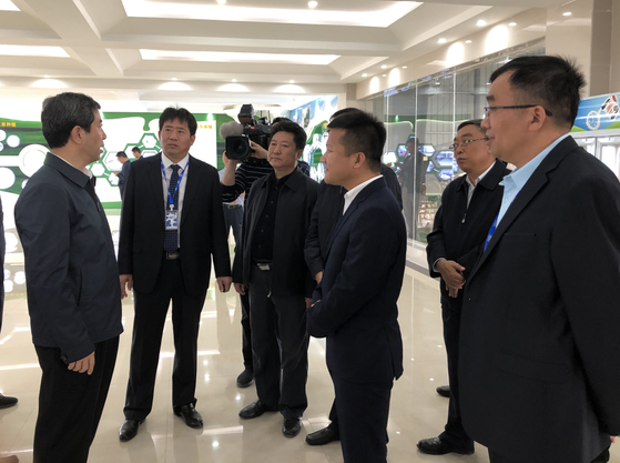 河南省委副書記、省長(zhǎng)陳潤(rùn)兒一行蒞臨 花花牛集團(tuán)魯山瑞亞牧業(yè)有限公司視察調(diào)研