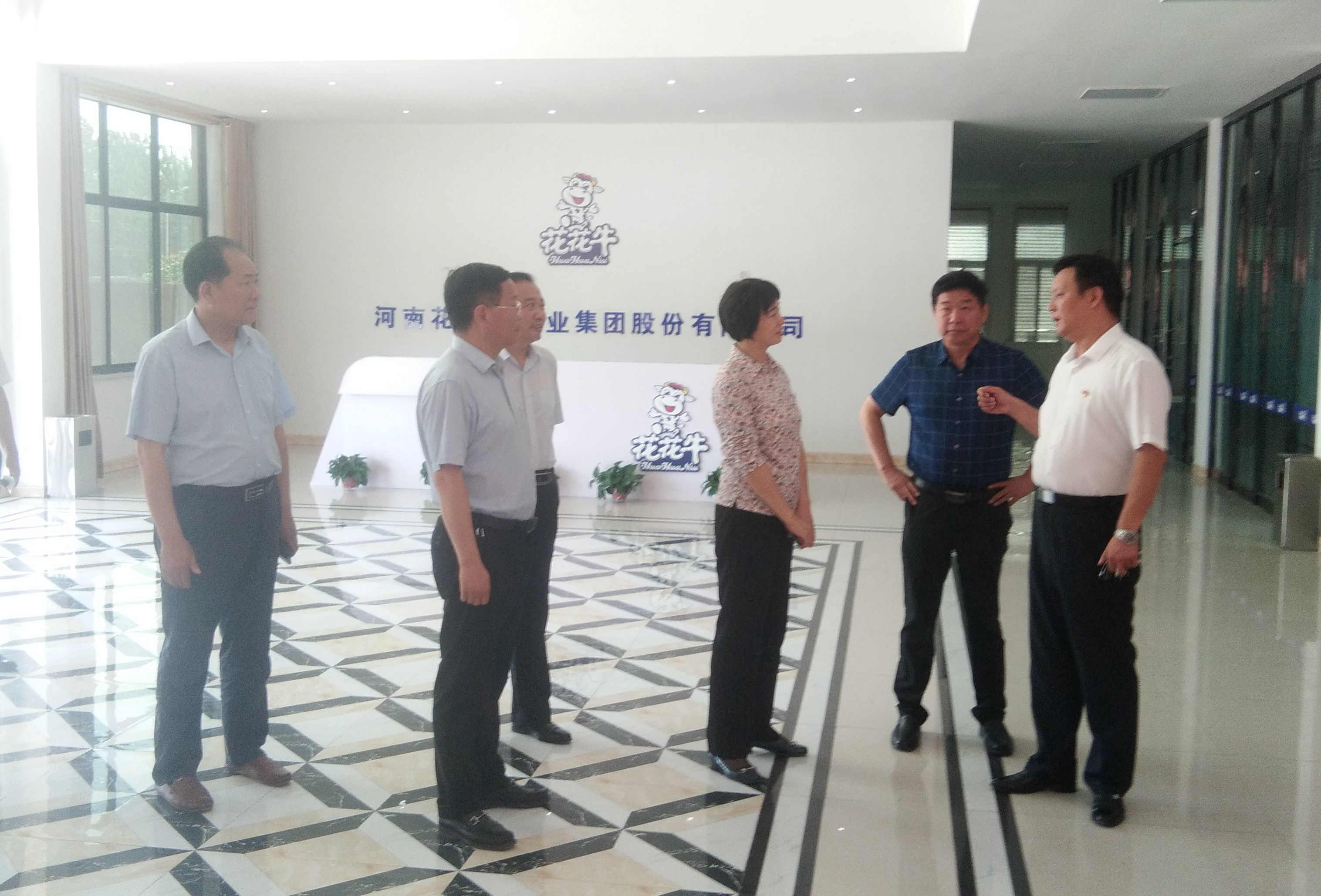 駐馬店市委常委、統(tǒng)戰(zhàn)部長(zhǎng)姚新文 蒞臨花花牛乳業(yè)集團(tuán)總部調(diào)研