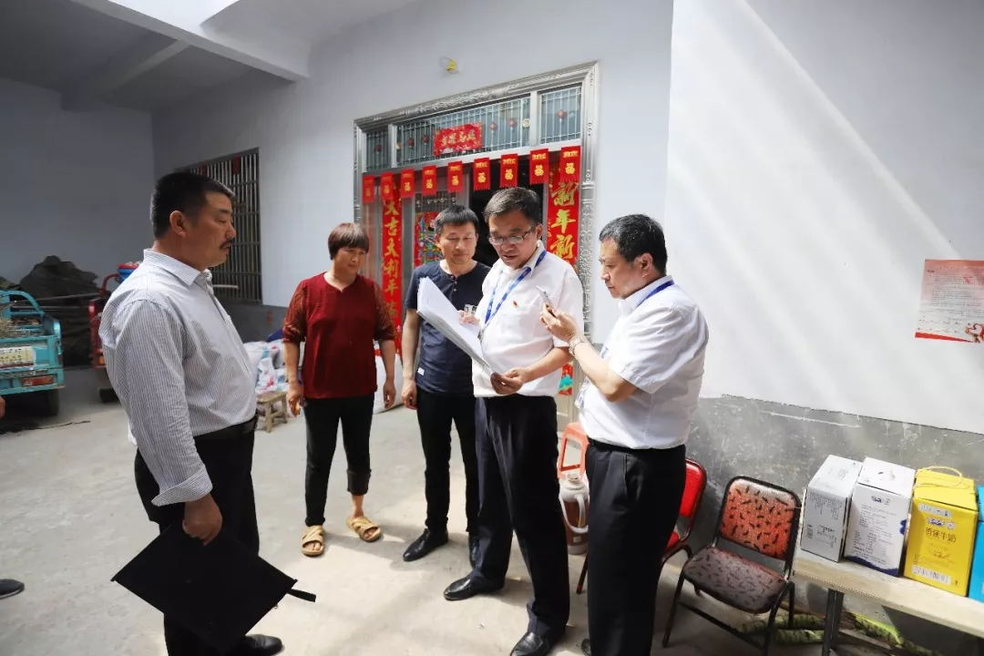 花花牛乳業(yè)集團(tuán)走訪慰問貧困戶 結(jié)對幫扶暖人心