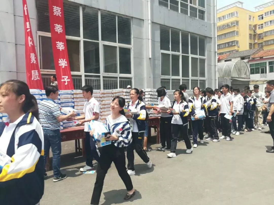 花花牛|捐助教育100萬元！做公益，我們是認(rèn)真的！