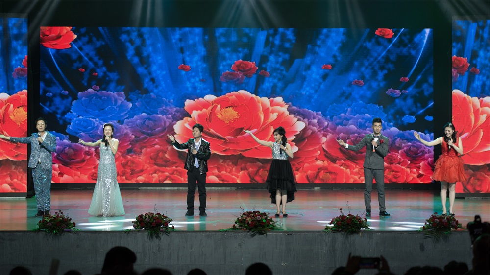 “不忘初心、聚力前行” 花花牛集團(tuán)2018迎新春聯(lián)歡會(huì)隆重舉行