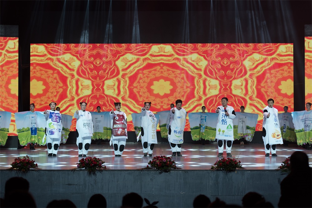 “不忘初心、聚力前行” 花花牛集團(tuán)2018迎新春聯(lián)歡會(huì)隆重舉行