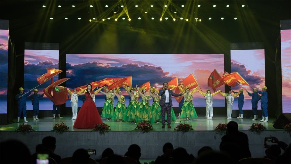 “不忘初心、聚力前行” 花花牛集團(tuán)2018迎新春聯(lián)歡會(huì)隆重舉行