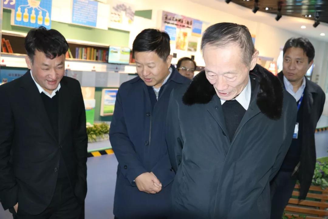 中國奶業(yè)協(xié)會高鴻賓會長蒞臨花花牛指導(dǎo)工作