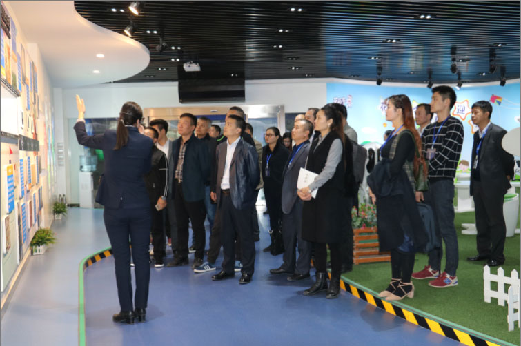 商界領(lǐng)袖俱樂部精英參訪花花牛！