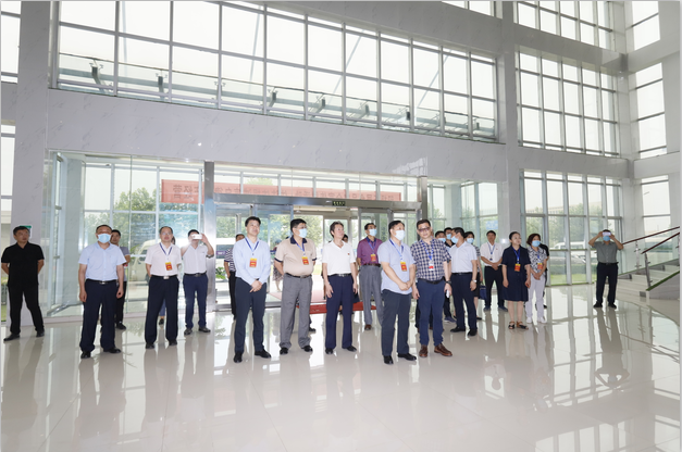 快訊|鄭州市人大代表蒞臨河南花花牛乳業(yè)集團參觀調研