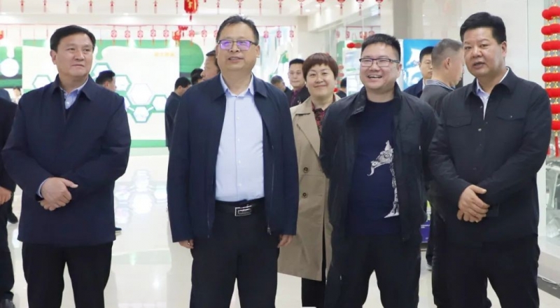 花花牛丨駐馬店市遂平縣政協(xié)黨組書記、主席張衛(wèi)東一行蒞臨花花牛魯山瑞亞牧場(chǎng)參觀