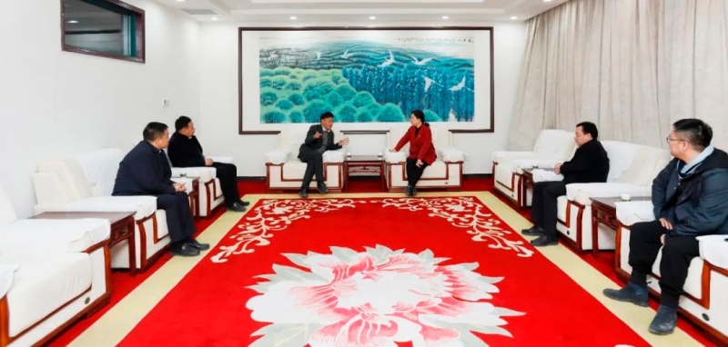 發(fā)揮產(chǎn)業(yè)優(yōu)勢(shì) 助力鄉(xiāng)村振興 | 民權(quán)縣委副書記、縣長(zhǎng)王靜嫻會(huì)見關(guān)曉彥董事長(zhǎng)一行