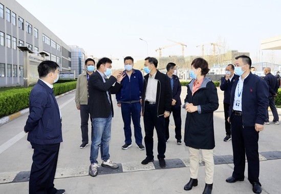 鄭州市人大副主任孫黎、市政府副市長(zhǎng)李喜安一行 蒞臨花花牛開(kāi)展“三送一強(qiáng)”活動(dòng)