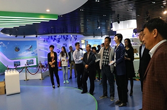 鄭州市二七區(qū)區(qū)委、統(tǒng)戰(zhàn)部部長王玉紅蒞臨花花牛生物科技有限公司參觀指導(dǎo)